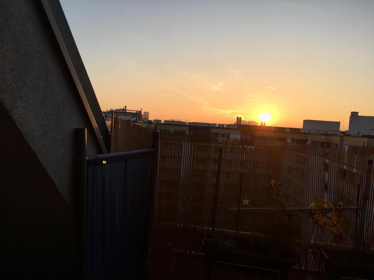 Dachgeschosswohnung Mit Kostenlosem Parkplatz ! Apartment