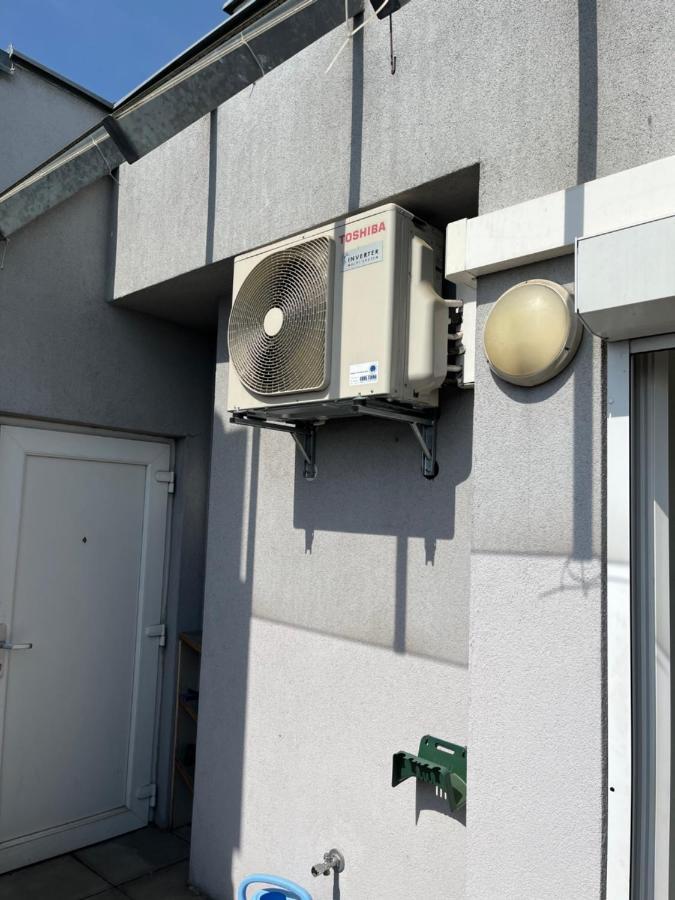 Apartment Dachgeschosswohnung Mit Kostenlosem Parkplatz ! *